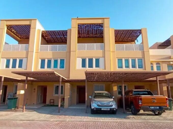 Townhouse For Sale in Badrah